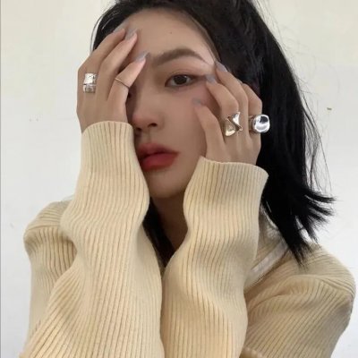 年轻女孩爱过来